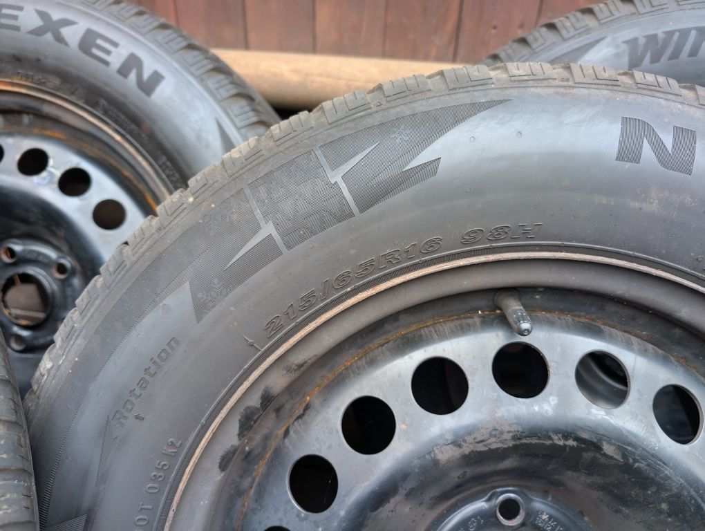Felgi stalowe wraz z oponami zimowymi 215x65 r16  rocznik 2022