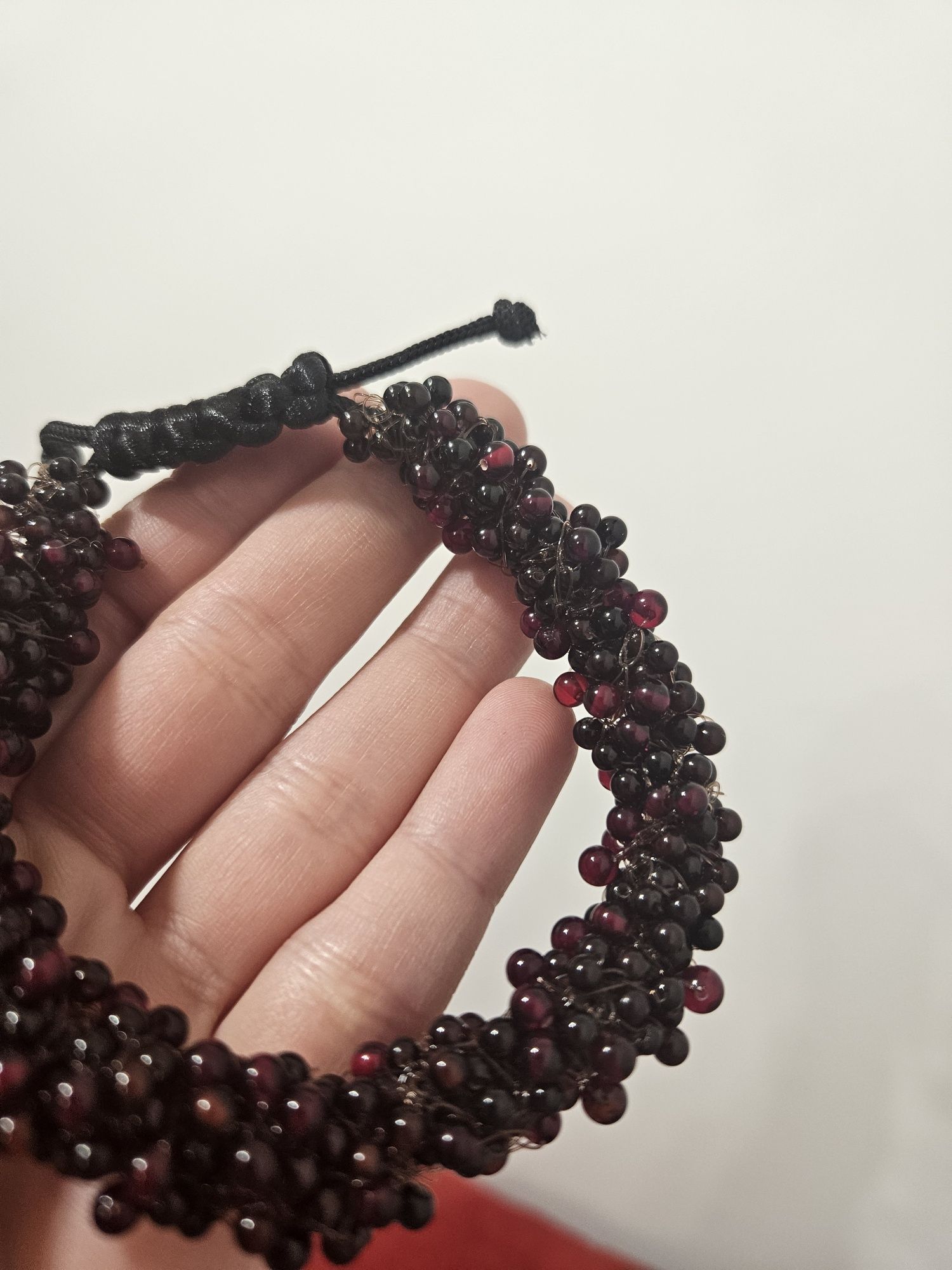 Bransoletka z drobnych wiśniowych czerwonych bursztynów amber Doris