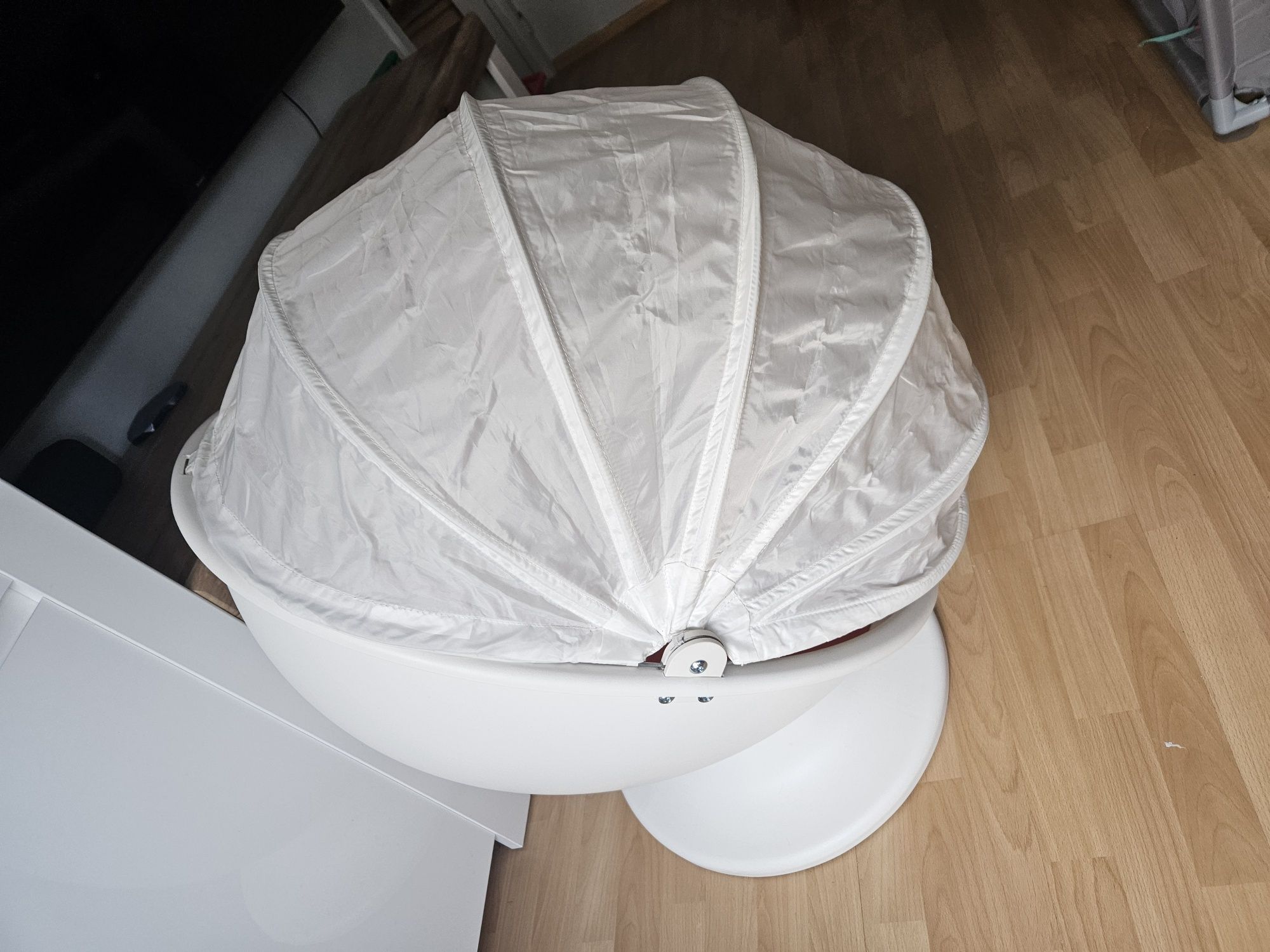 Ikea lomsk fotel bialy zamykany obrotowy jajko