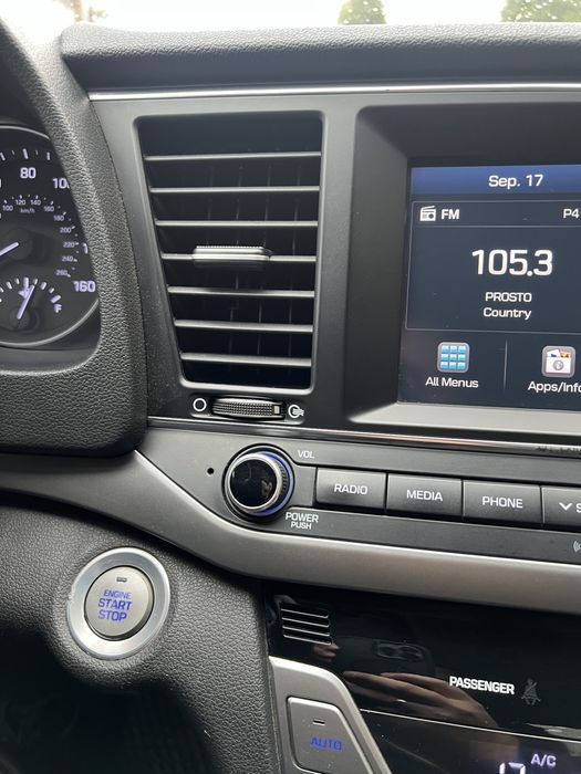 Hyundai Elantra 2016 год Автомат