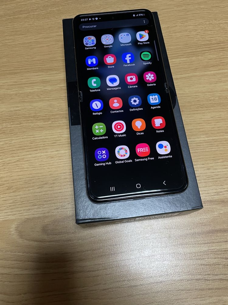 Samsung Galaxy Z flip 4 256 Gigas