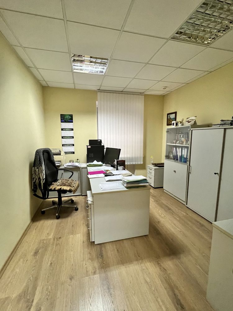Продаю  офисное помещение в сталинке на Мира