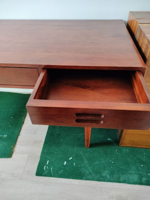 Escrivaninha, mesa de escritório, secretária