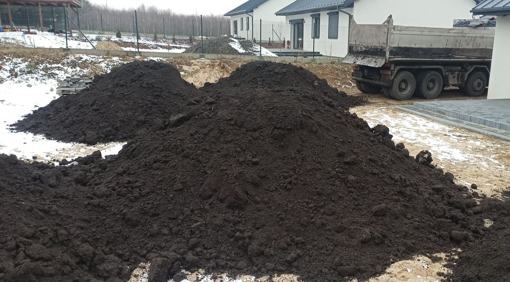 Pełnowartościowa przesiana ziemia ogrodowa pod trawniki i do warzywnia