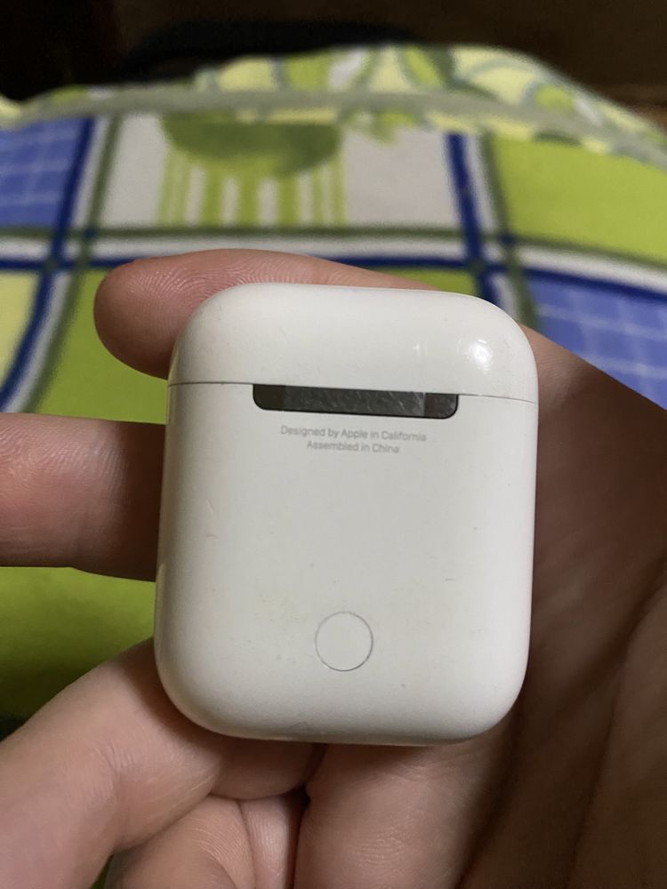 AirPods 1-го поколения.