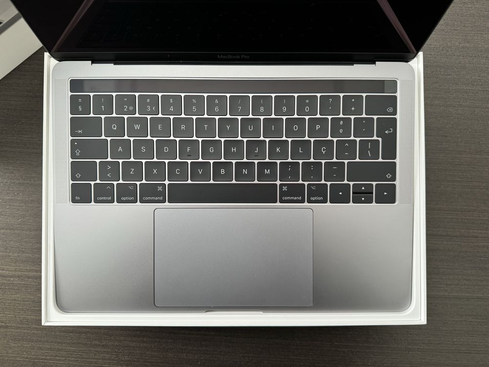 MacBook Pro 13’ Touchbar - 2017 | i5 | 8GB | 256 GB SSD (Bateria Nova)