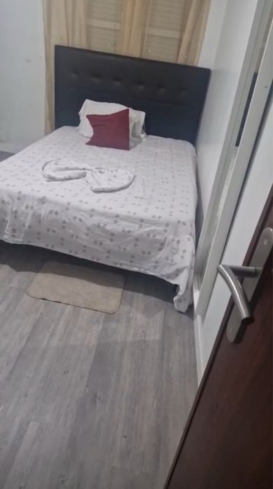 Quarto na tapada das merces, a 30 segundos da estacao de comboio