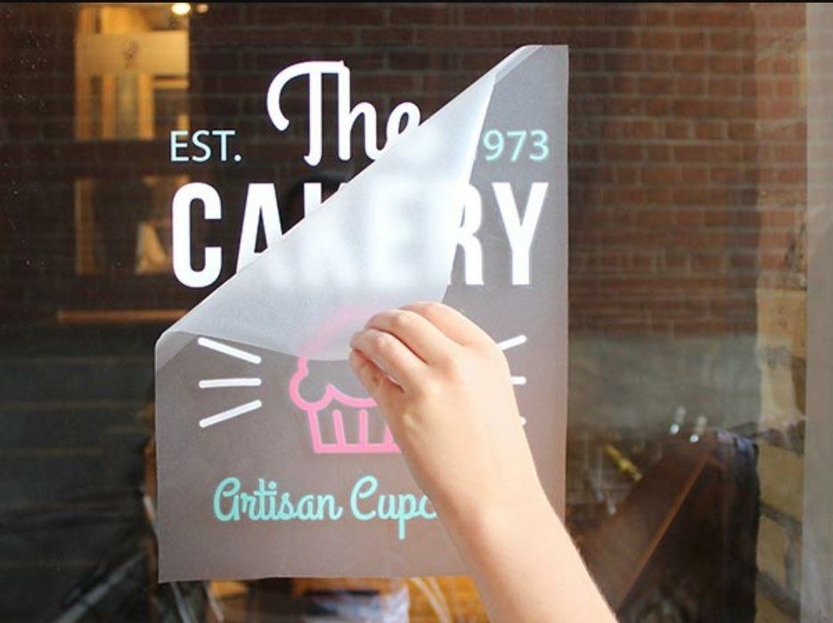 Поклейка реклами та плівки