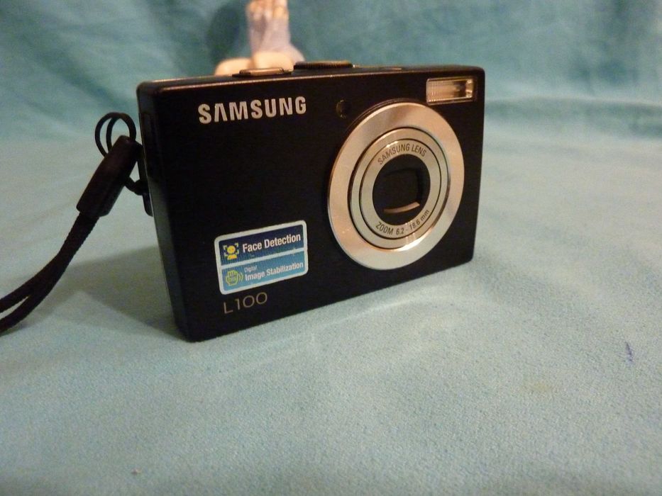 Maleńki aparat kompaktowy Samsung L100. Cyfrówka do wszystkiego.