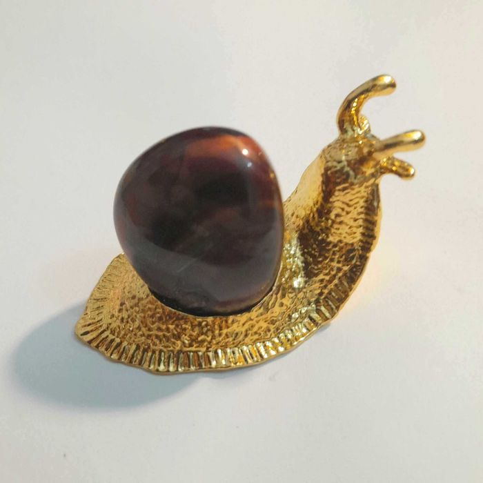 Caracóis em pedras semipreciosas