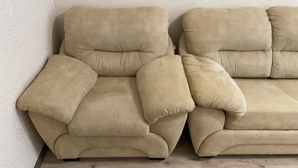 Диван в комплекте с креслом и матрасом