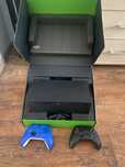 XBOX SERIES X 1TB + 2 pady