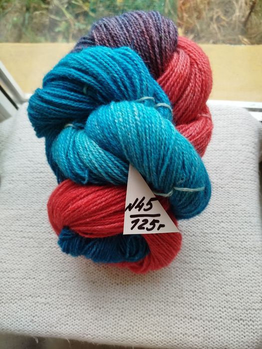 Пряжа полу шерсть  индивидуального окрашивания