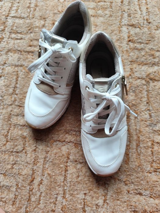 Біло-бежеві кросівки
