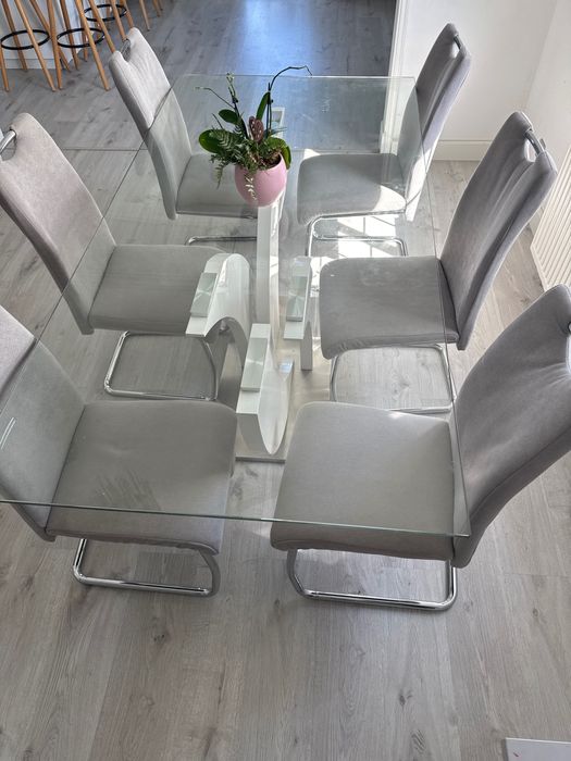 Mesa de jantar com 6 cadeiras