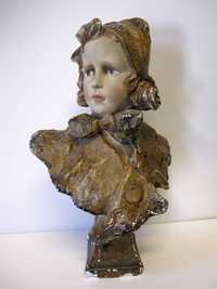 antigo busto francês de uma querida menina em gesso policromado