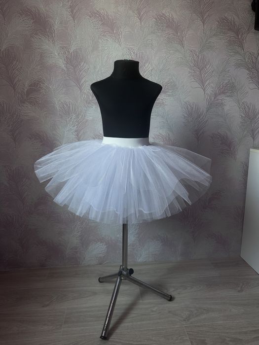 Костюм ялинки , сніжинки. біла фатинова спідниця зелена спідниця пошив