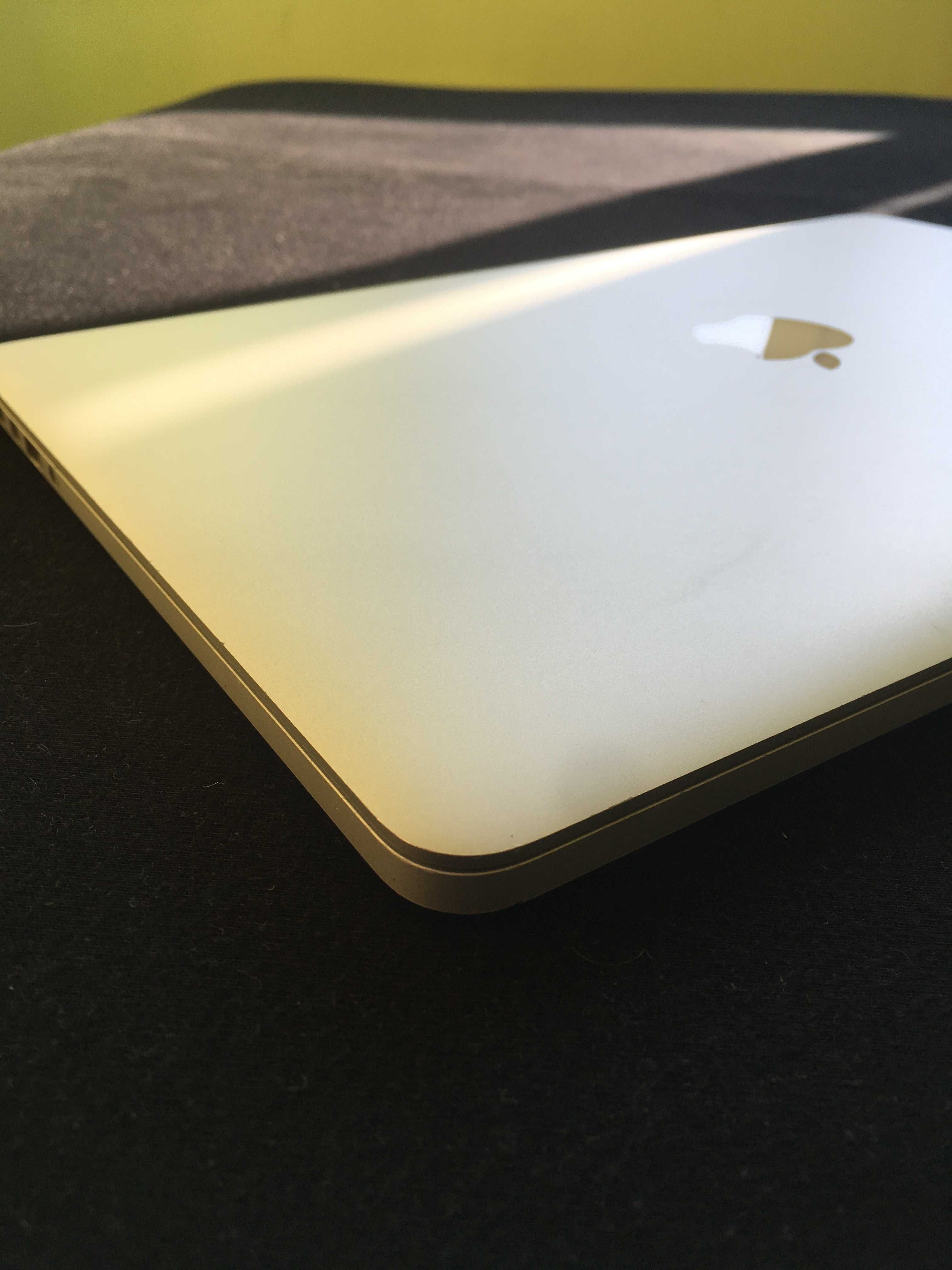 Macbook Pro Late 2013 A1398 15.4” Retina/ i7 2 GHz / 8GB / 256GB