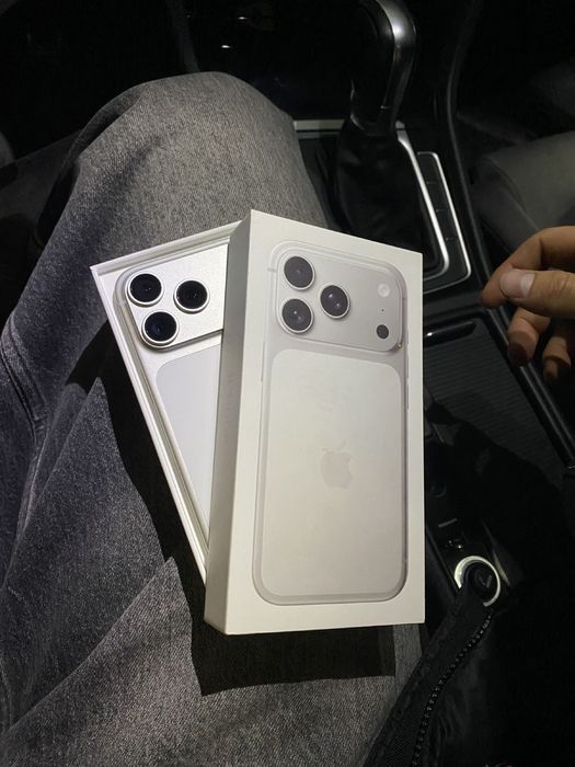 Iphone 17 pro max silver