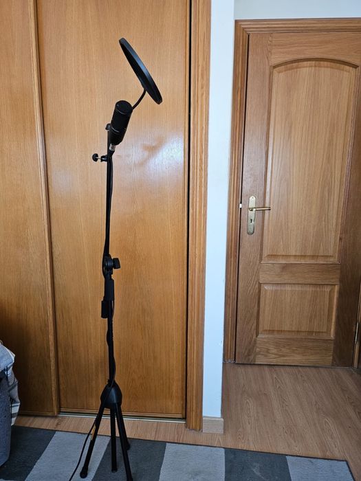 Microfone Audio Technica AT 2020 com tripé e Filter