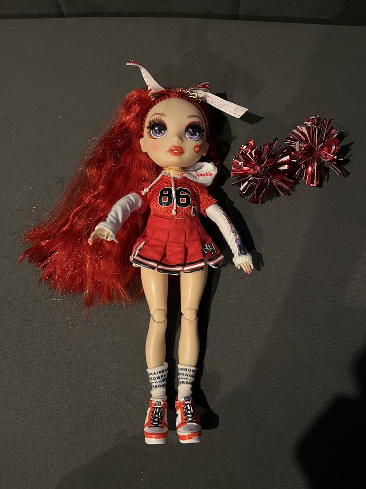 Lalka Rainbow High czerwona cheerleaderka