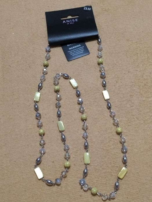 Wisiorek z kamieni przezroczystych, żółtych i srebrnych