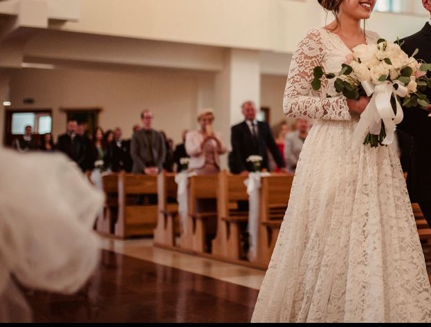 Suknia ślubna koronkowa