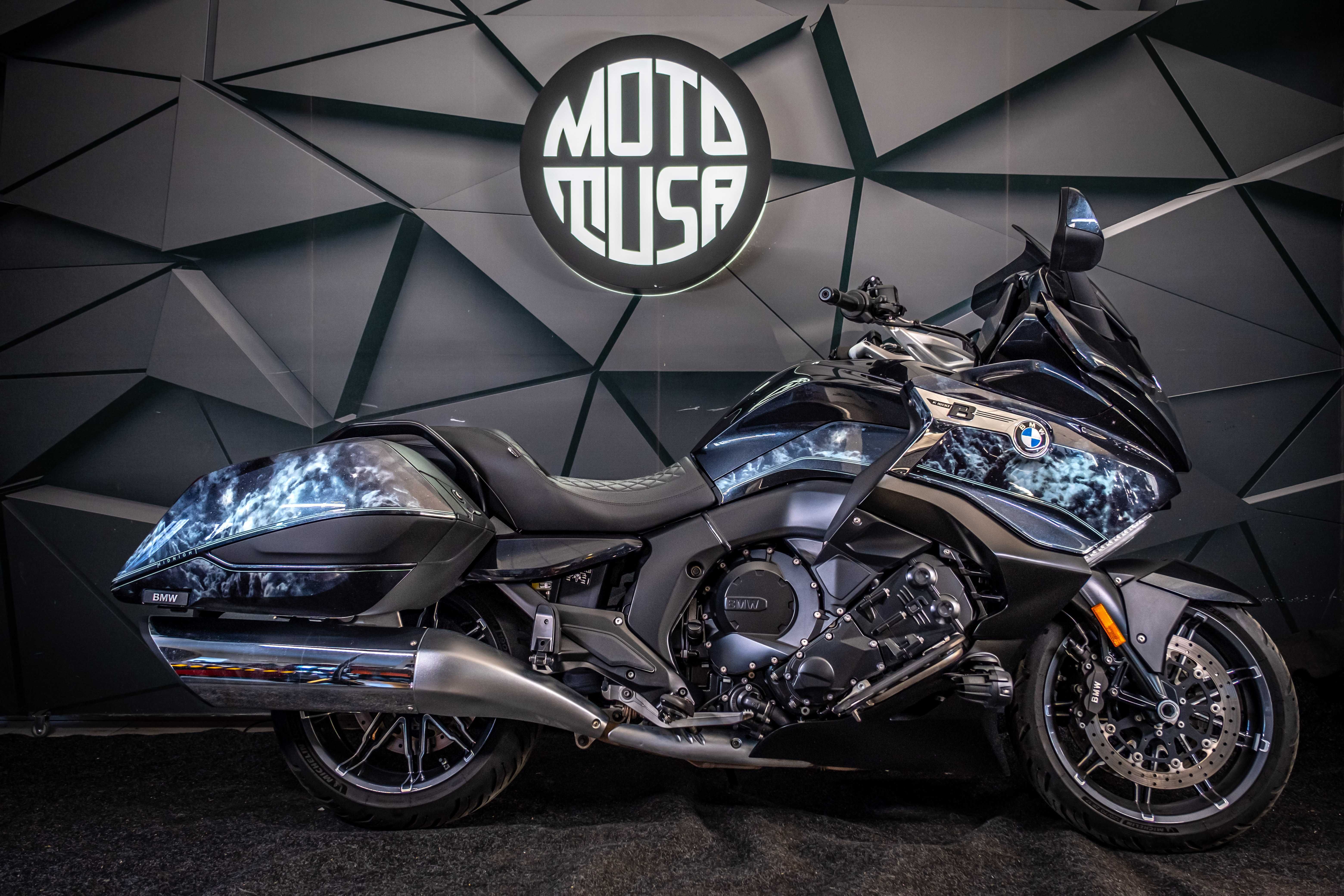 BMW K1600 Midnight