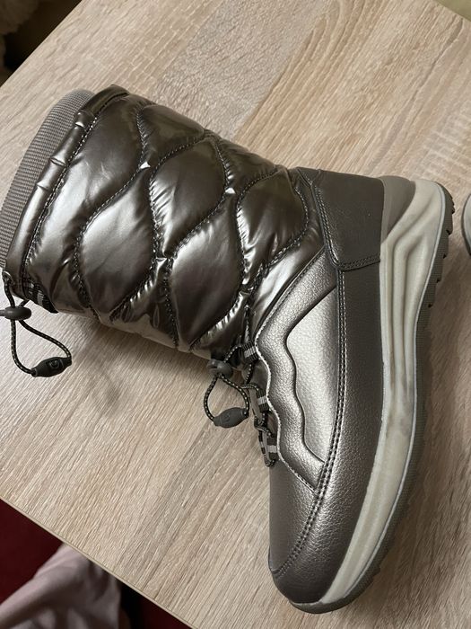 Продаю новые зимние сапожки для девочек