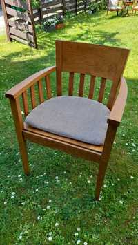 Krzesła w stylu kolonialnym
