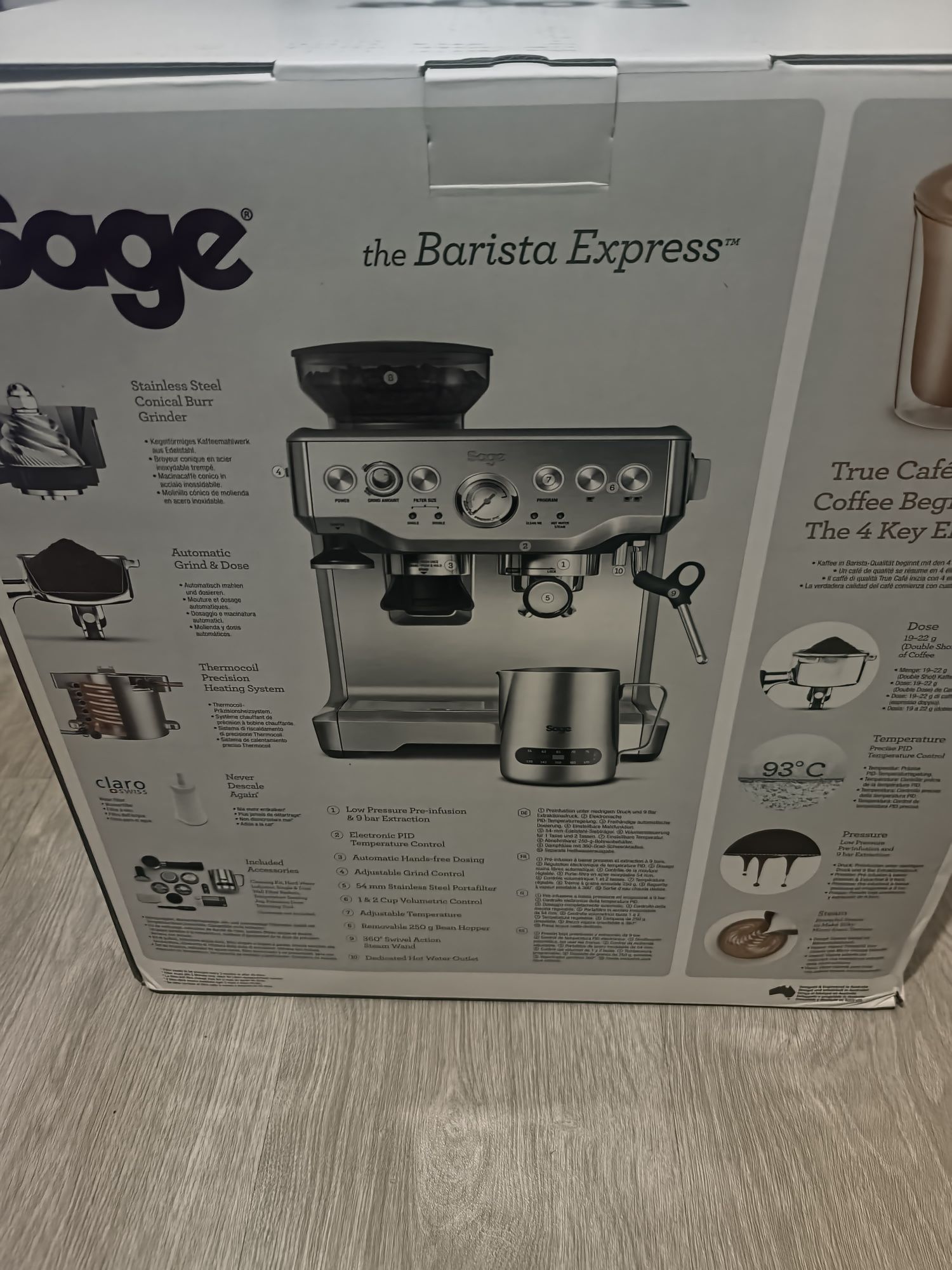 Máquina de café  Sage Barista Express na caixa