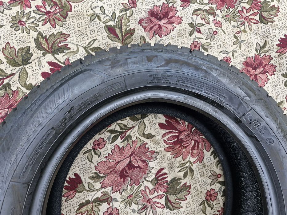Шина 205/60r16 Goodyear Розпаровка