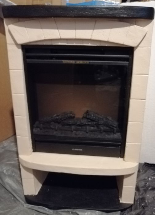 Kominek elektryczny Klarstein Carinthia, moc od 900 do 1800W.pilot