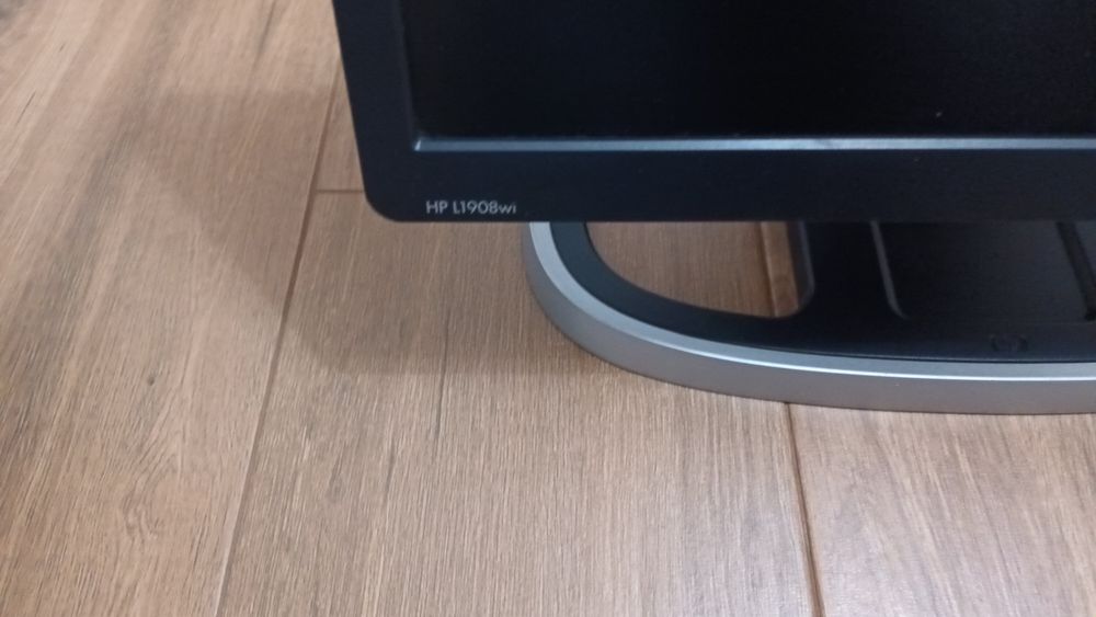 Monitor HP de 19" LCD L1908WI com saida VGA