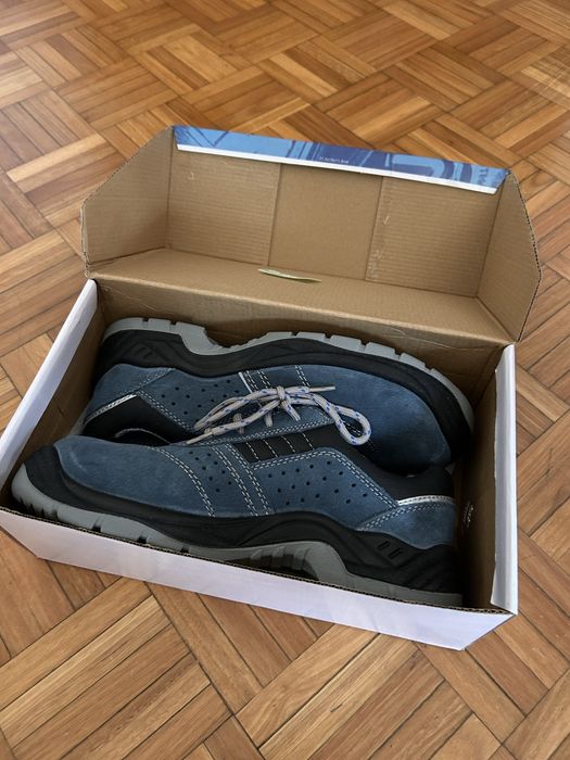 Sapatos de segurança tamanho 40, marca SKARPPA