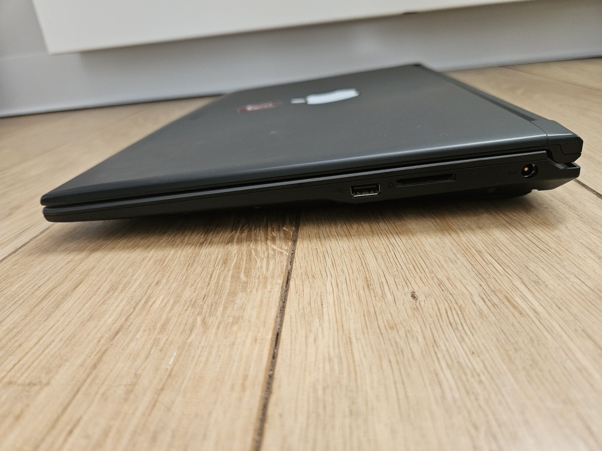 Laptop do gier MSI GV62 i7 Win10