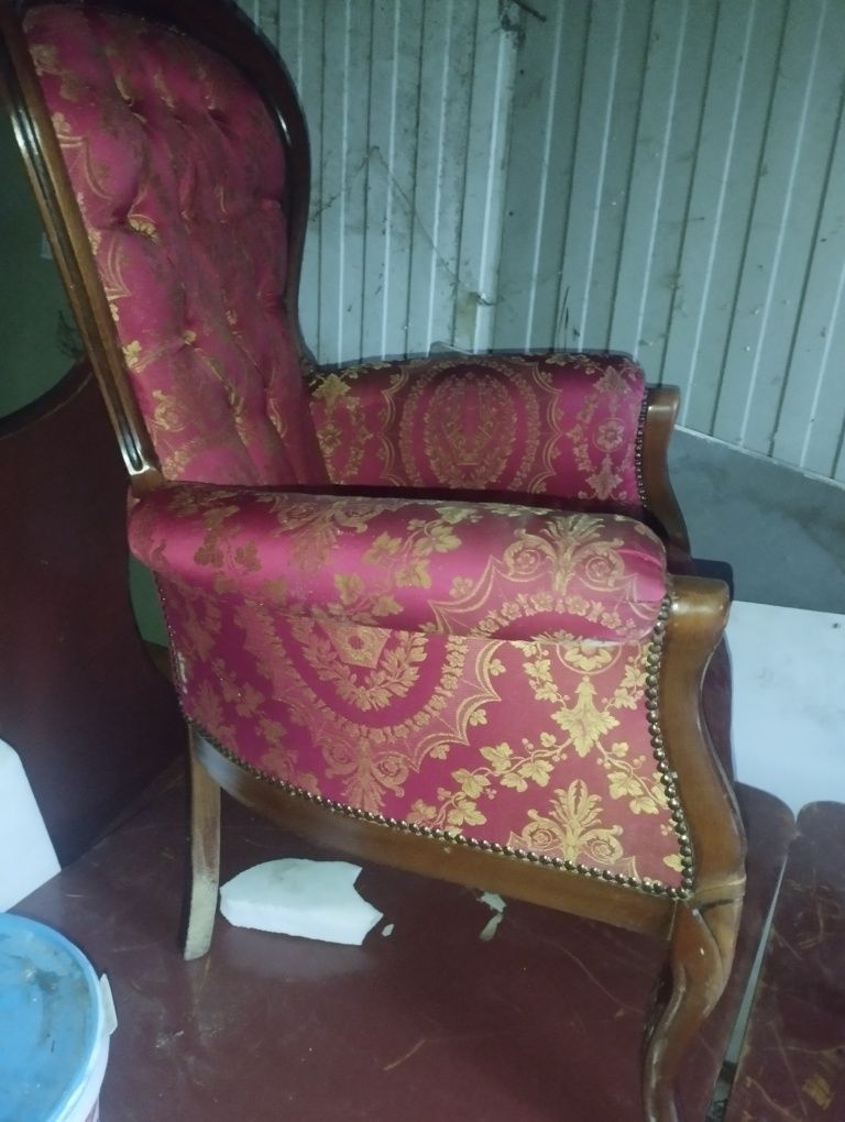 Stolik kawowy z fotelami w stylu ludwikowskim
