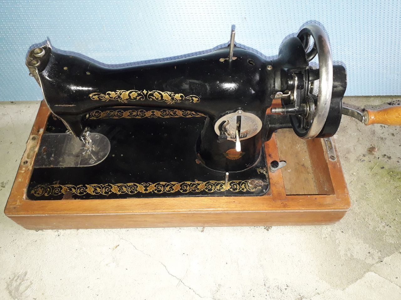 Швейна машинка з фульгаром