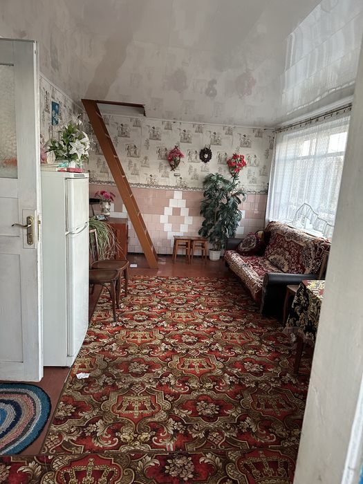 Продам житловий будинок з земельною ділянкою