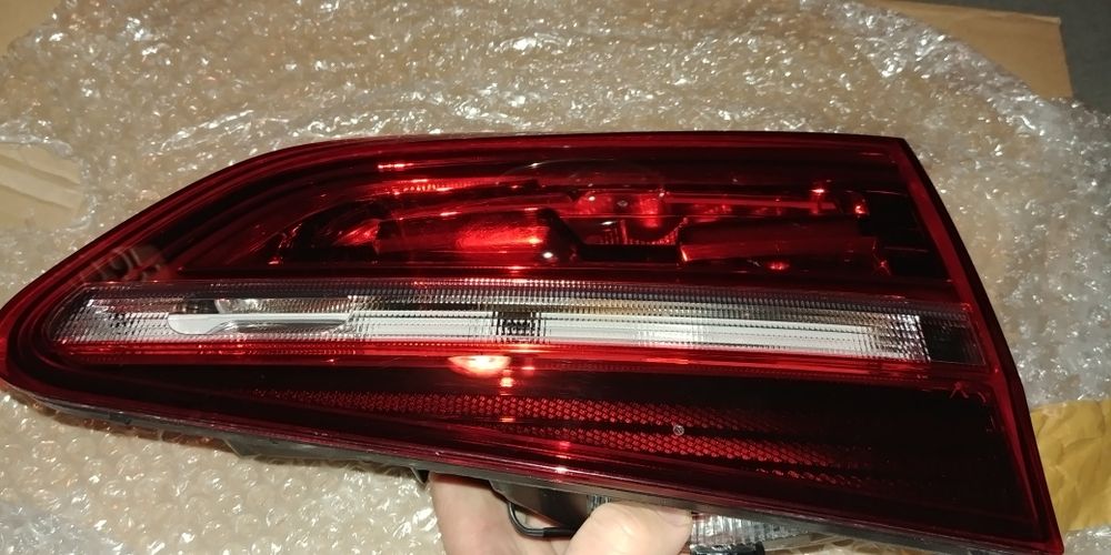 Lampa tylna prawa na klapę Vw Sharan