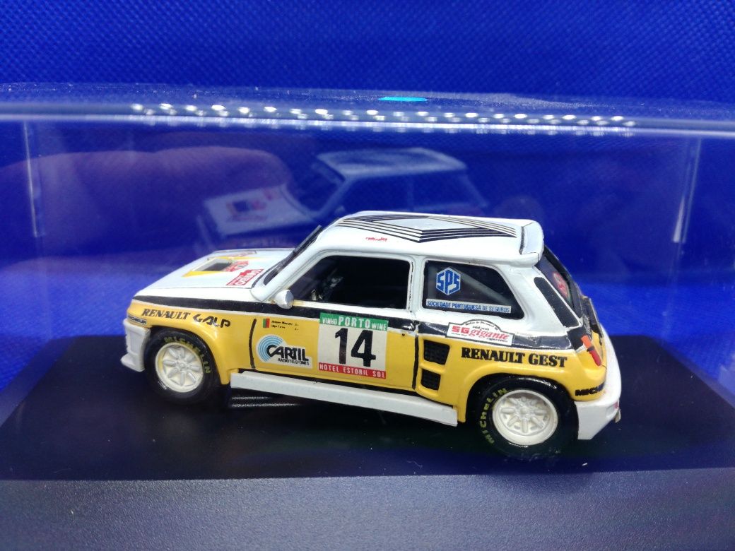 N. 65 Miniaturas 1/43 Renault 5 e 4 CV em estado novo