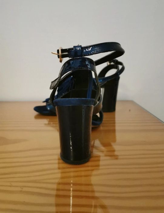 Sandálias usadas poucas vezes