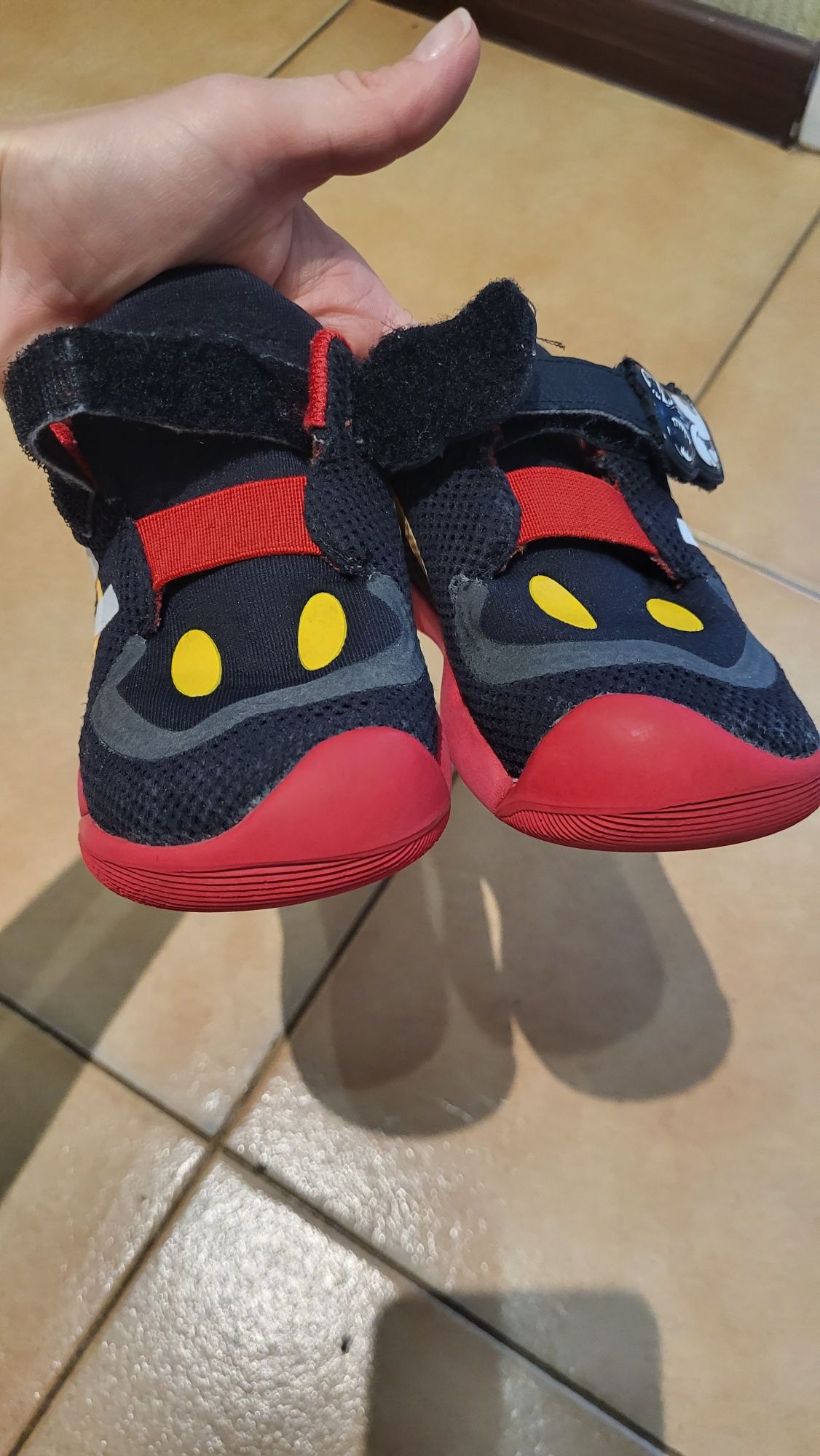 Кросівки Adidas в стилі Mickey Mouse