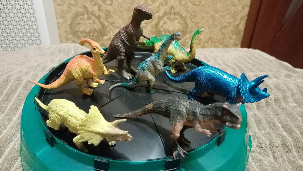 Динозаври різних розмірів