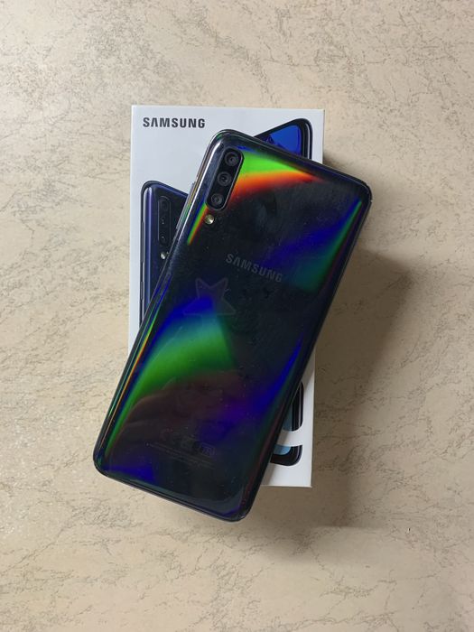 Телефон Samsung A70