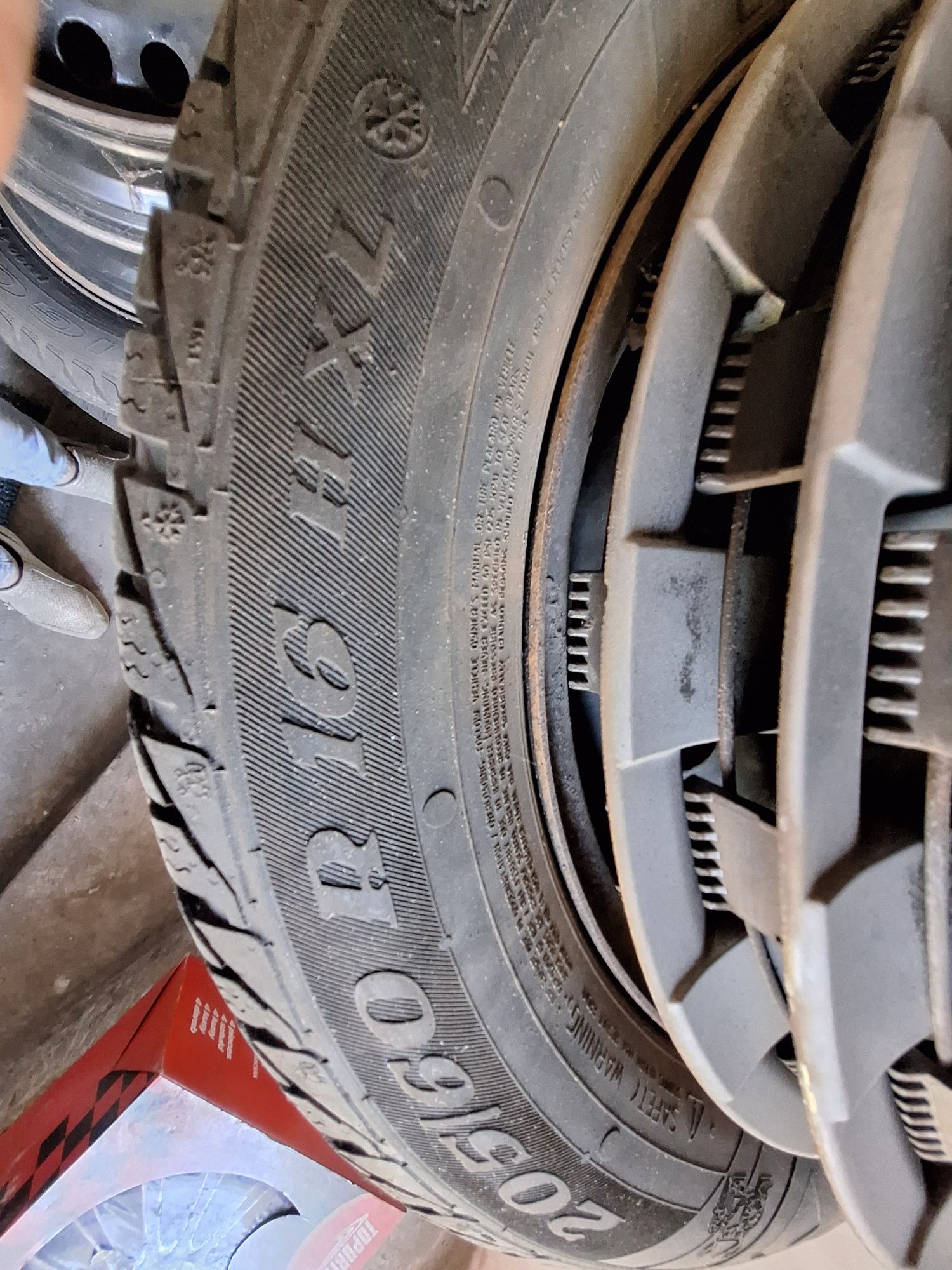 Opony zimowe VIKING TECH II 205/60 R16 H XL ma stalowych felgach