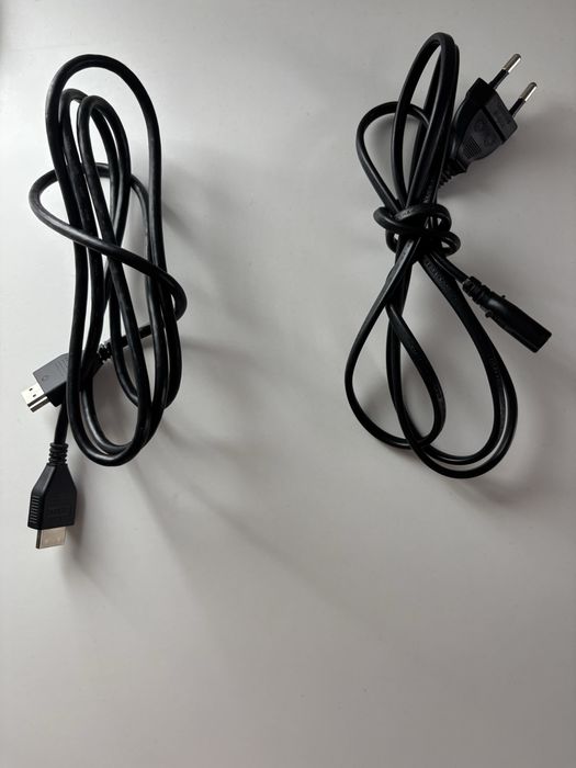 Konsola  PS4 PlayStation 4 Pro + gry i okablowanie