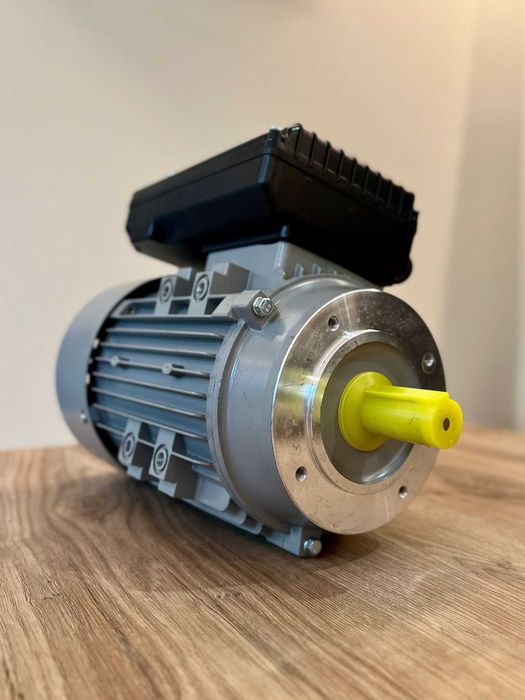 Napęd jednofazowy do maszynki alfa 32: 93/obr, 750W, 230V motoreduktor