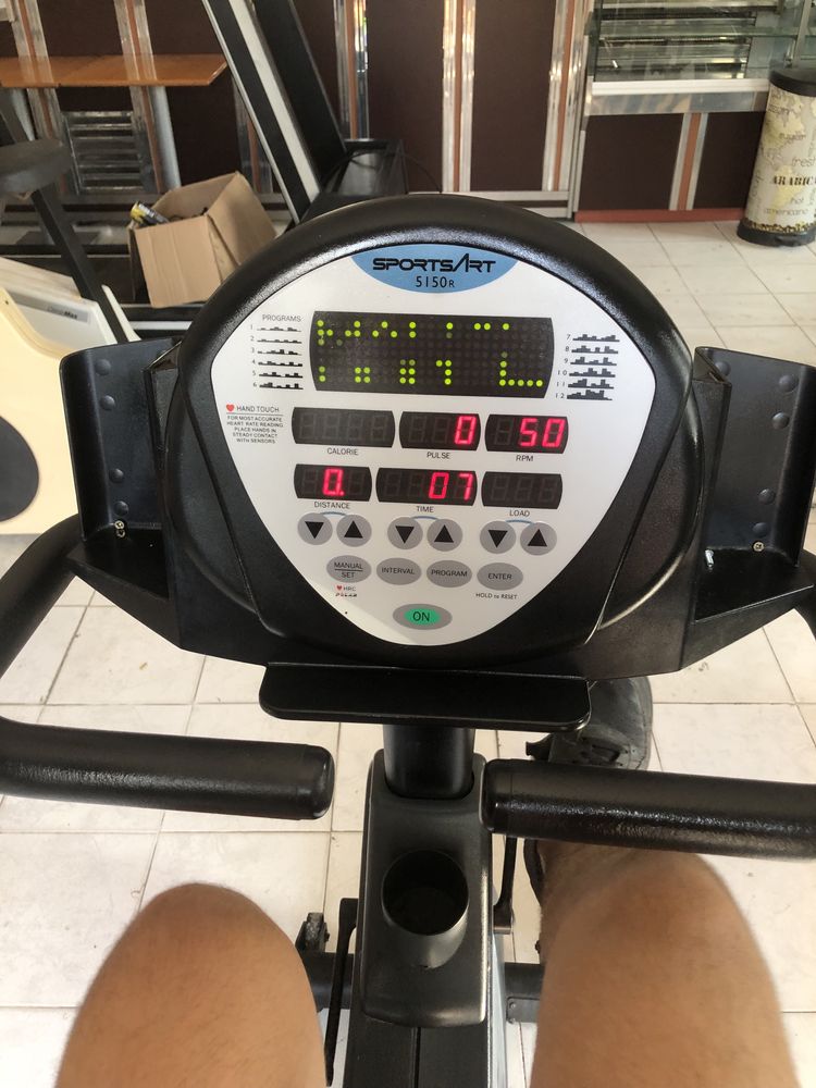 Bicicleta Estática SportsArt 5150R – Profissional e Autoalimentada