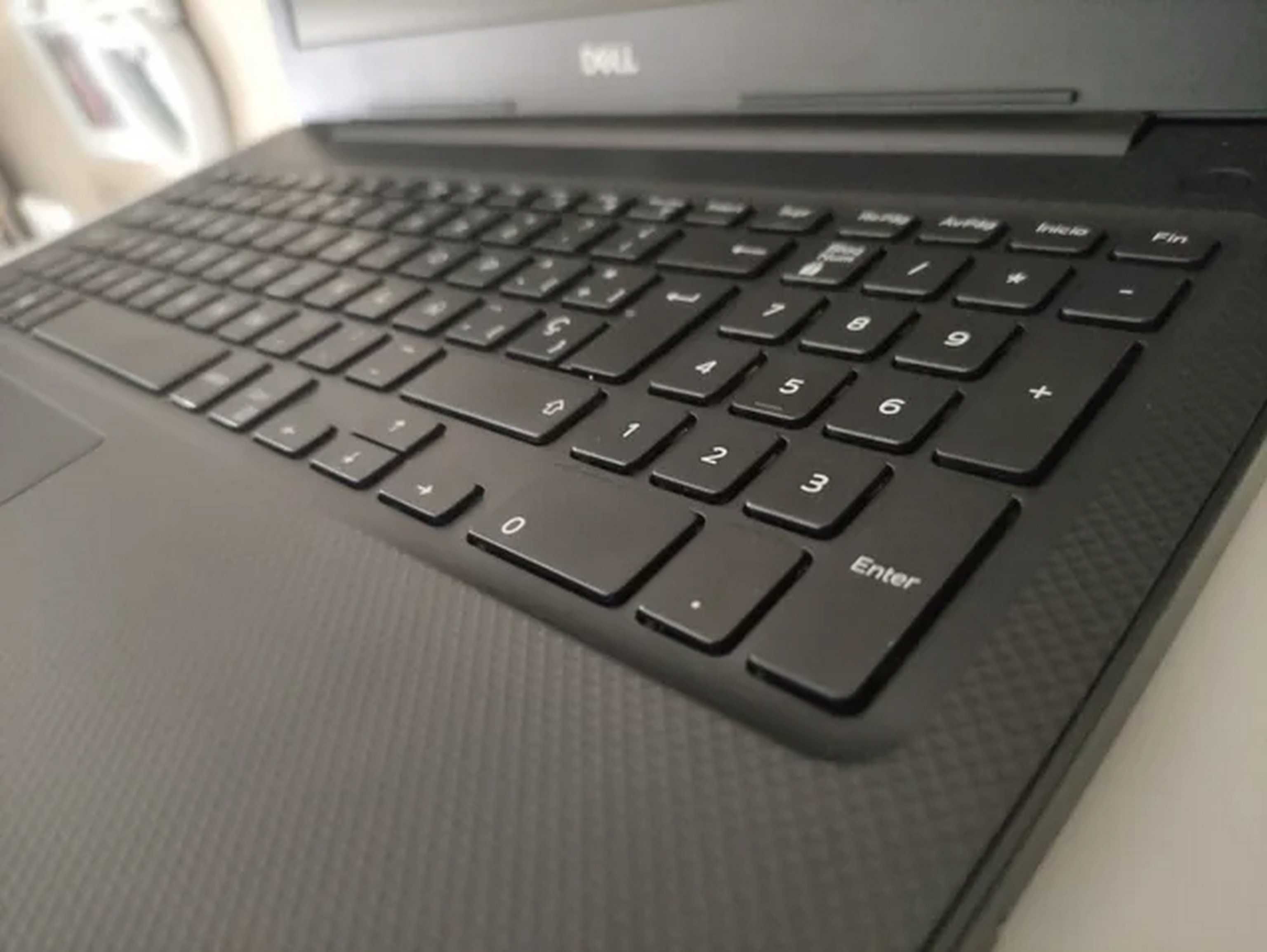Dell Vostro 15.6" Octacore i5/8GB/256Nvme gama Profissional